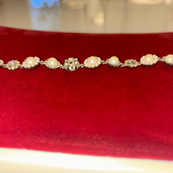 Elegant Cubic Zirconia & Faux Pearl Flower Bracelet - Picture 5 of 5